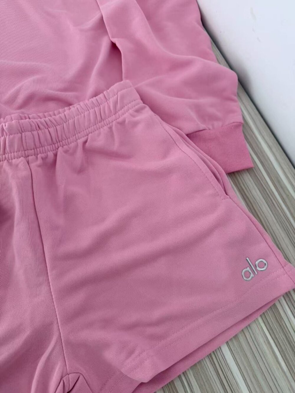 Alo sports five quarter pants yoga suit shorts set - Picture 3 of 7